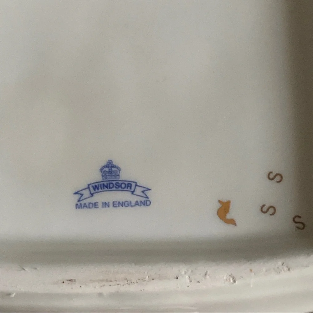 Windsor England Red Floral Square Ceramic Tea Pot - Picture 11 of 13